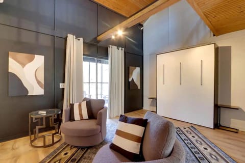 Peaceful Woodland Cabin with Screened Porch & Arcade Near Siloam Springs City Lake, Gentry, AR Cabin in Arkansas