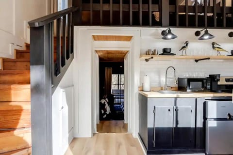 Peaceful Woodland Cabin with Screened Porch & Arcade Near Siloam Springs City Lake, Gentry, AR Cabin in Arkansas