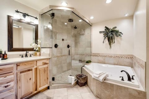 Serene Nordic-Inspired Lakeside Retreat with Panoramic Mountain Views Near Breckenridge, Dillon, Colorado House in Dillon