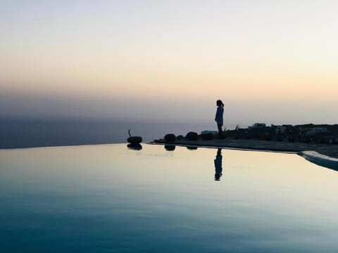 Property building, Balcony/Terrace, Sea view, Sea view, Swimming pool, Sunset