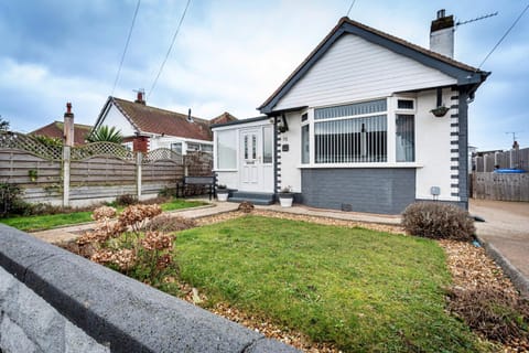 Property building, Facade/entrance, Off site