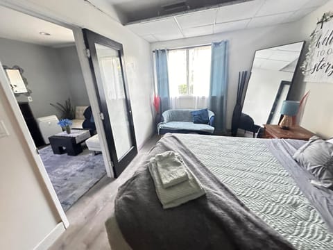 Bed, Living room, Photo of the whole room, Seating area, Bedroom