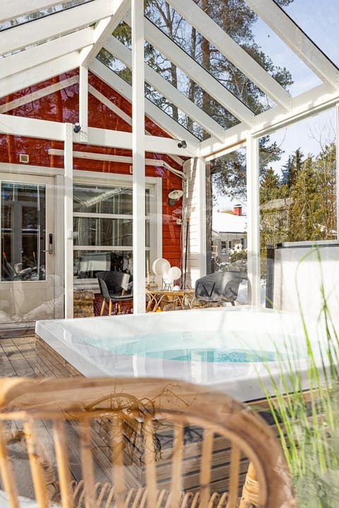 Property building, Hot Tub, Swimming pool
