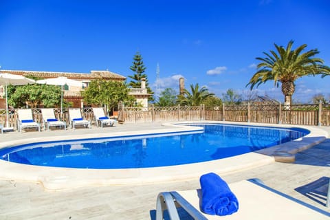 Swimming pool, sunbed