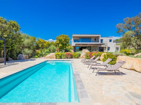Property building, Patio, Spring, Day, Garden, Garden view, Pool view, Swimming pool, sunbed