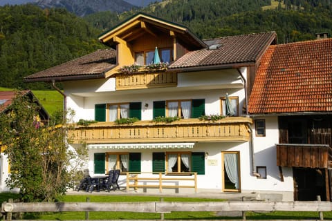 "Ferienwohnung Anna" - Annehmlichkeiten von 4-Sterne Familien-und Wellnesshotel Viktoria können mitgenutzt werden Apartment in Oberstdorf