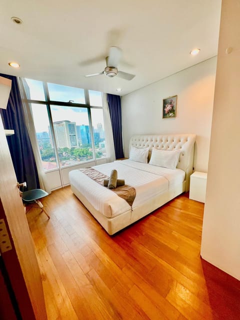 Bed, View (from property/room), View (from property/room), Bedroom