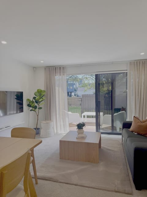TV and multimedia, Living room, Photo of the whole room, Seating area