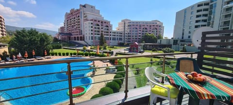 View (from property/room), Pool view
