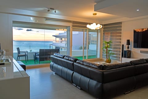 TV and multimedia, Living room, Seating area, Dining area, Sea view