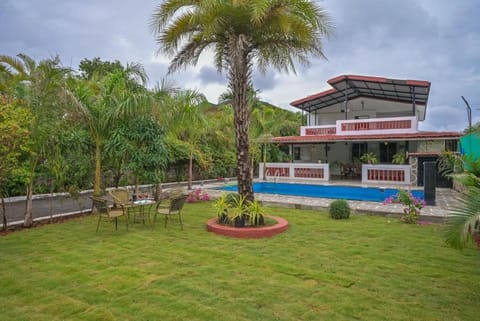 Property building, Garden, Garden, Garden view, Pool view, Swimming pool
