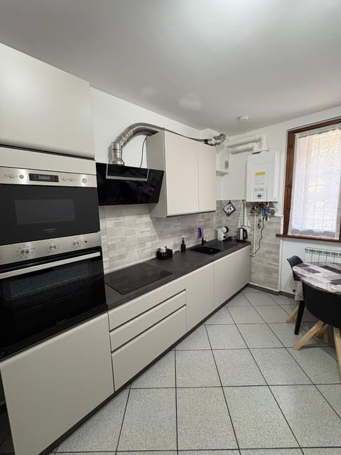 Kitchen or kitchenette, Dining area, stove