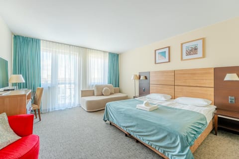 Bed, Living room, Photo of the whole room, Seating area, Bedroom