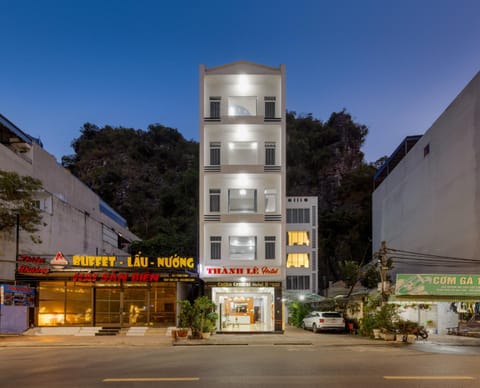 Property building, Neighbourhood