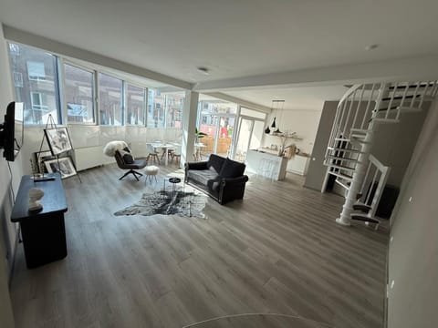 TV and multimedia, Living room, Seating area