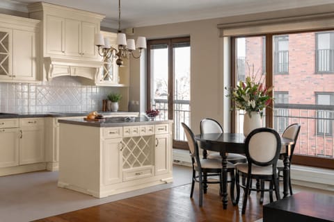 Kitchen or kitchenette, Seating area, Dining area