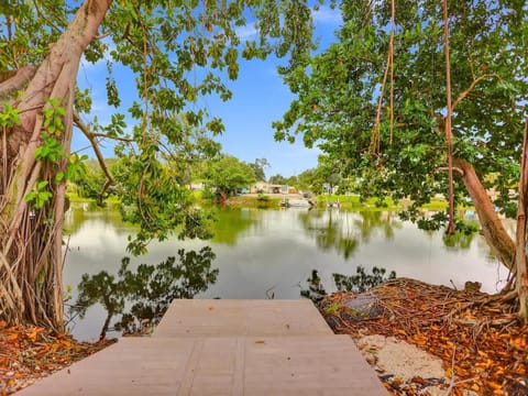 Lakefront Villa with Heated Pool Kayaks and Outdoor Fun House in West Park