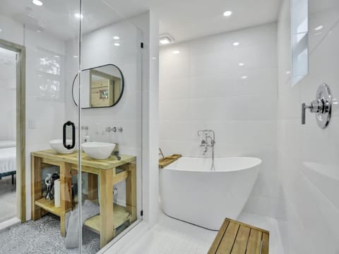 Lakefront Villa with Heated Pool Kayaks and Outdoor Fun House in West Park