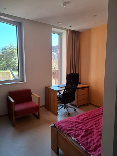 Bed, Photo of the whole room, Seating area, Bedroom