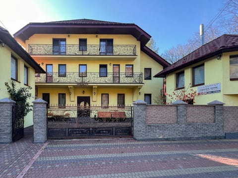 Property building, Day