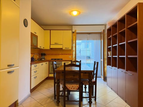 Kitchen or kitchenette, Living room, Dining area, stove