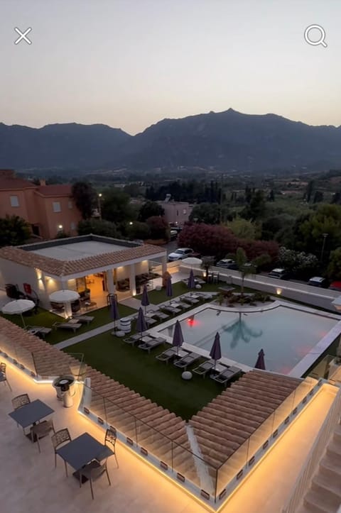 Natural landscape, Mountain view, Swimming pool, sunbed