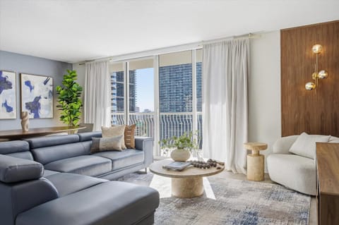 Brickell Bayfront Oasis Stunning Views Pool Gym House in Brickell