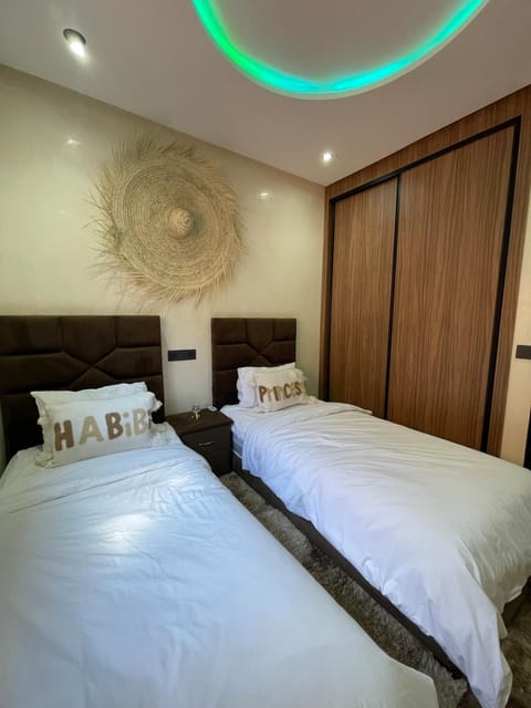 Bed, Photo of the whole room, Bedroom, room service, wardrobe