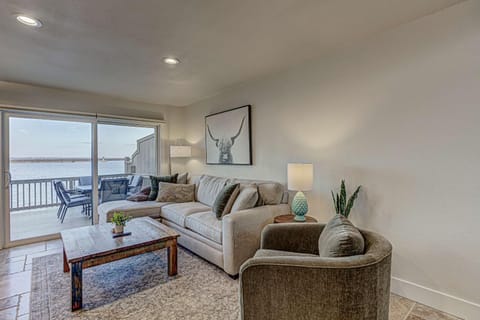 Lakefront LBJ Escape - Boat Slip & Sleeps 8 House in Lake Lyndon B Johnson