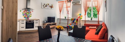 Kitchen or kitchenette, Living room, Photo of the whole room, Seating area, Dining area