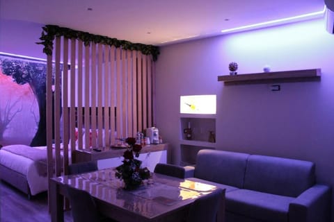 Bed, Living room, Photo of the whole room, Seating area