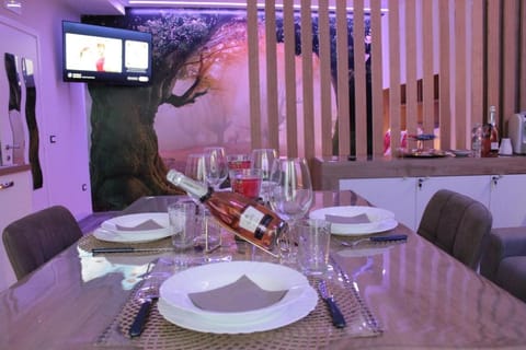 TV and multimedia, Dining area