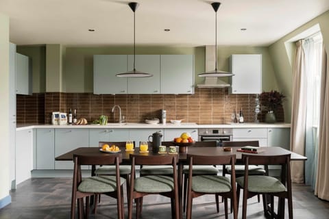 Dining area, kitchen