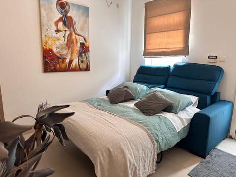 Modern Central Apartment with Private Entrance Apartment in Attard