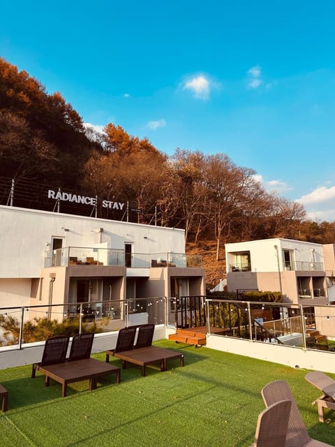 Property building, Garden, Balcony/Terrace