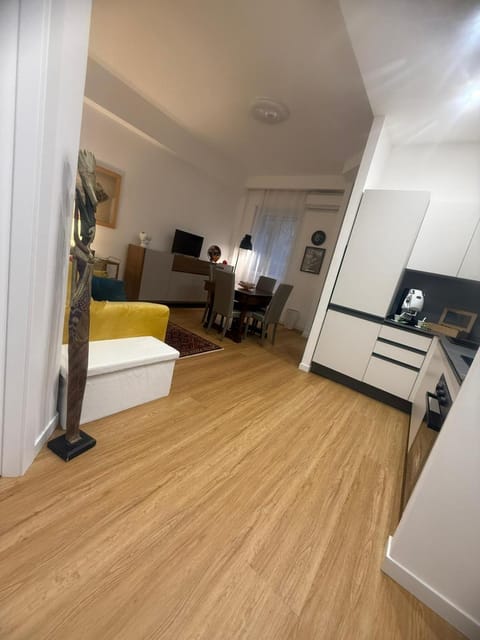 TV and multimedia, Kitchen or kitchenette, Living room, Dining area