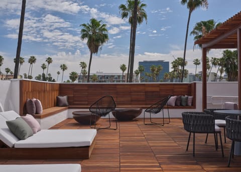 View (from property/room), Balcony/Terrace, Seating area