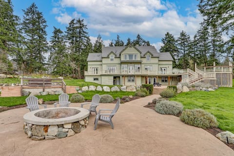 Hot Tub and Pond View! Private Friday Harbor Retreat House in Friday Harbor