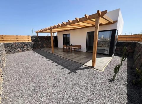 Property building, Patio, Garden, Breakfast