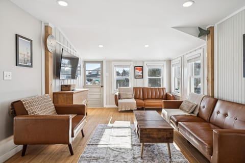 Riverside Getaway Newly Renovated WasherDryer Apartment in Newburyport