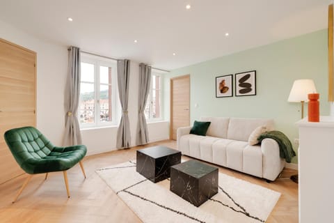 Toilet, Living room