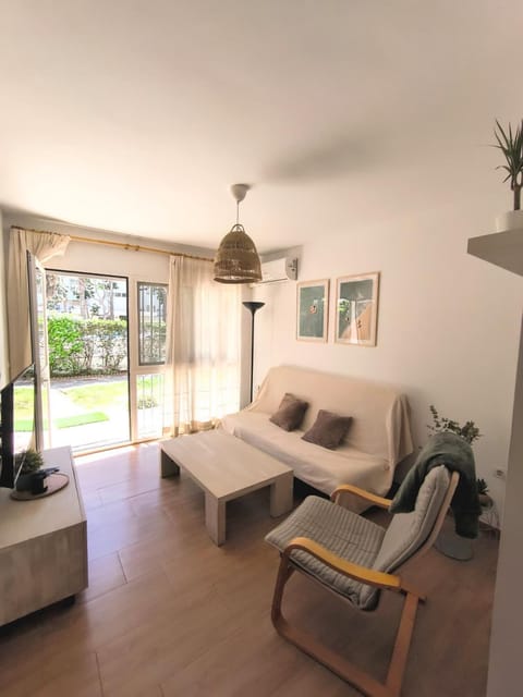 Communal lounge/ TV room, TV and multimedia, pet friendly, pet friendly, air conditioner