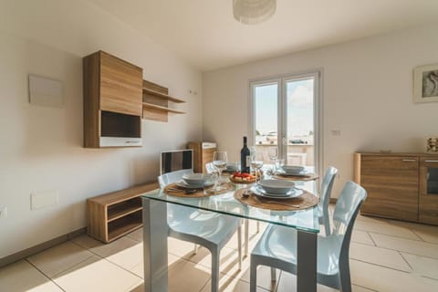 TV and multimedia, Dining area