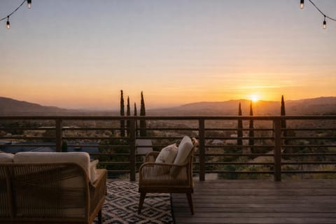 Luxury Dome Epic Views Karaoke Lounge Sauna House in Yucca Valley