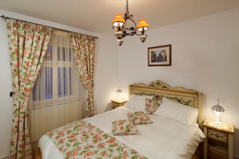 TV and multimedia, Photo of the whole room, Bedroom