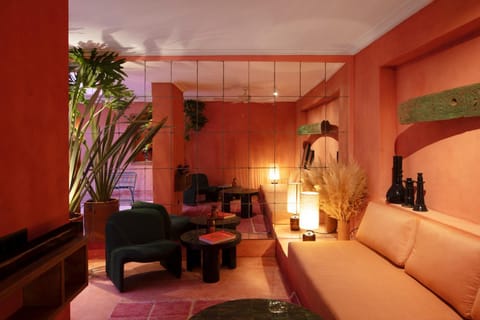 Living room, Seating area