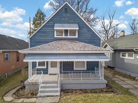 Mins to Children's Museum - Capitol Avenue Classic House in Indianapolis