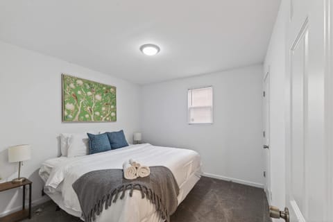 Mins to Children's Museum - Capitol Avenue Classic House in Indianapolis