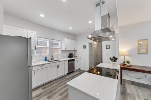 Mins to Children's Museum - Capitol Avenue Classic House in Indianapolis