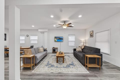 Mins to Children's Museum - Capitol Avenue Classic House in Indianapolis